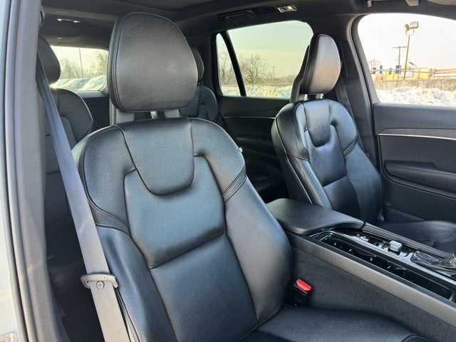 2020 Volvo XC90 T6 Momentum