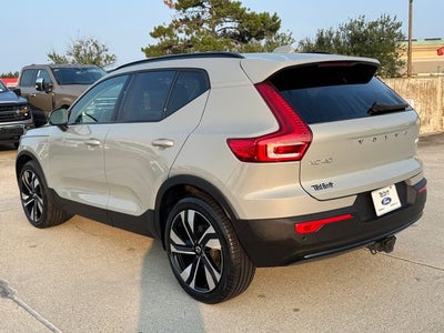 2025 Volvo XC40 B5 Ultra Dark Theme | 360 Camera | Pilot Assist | One Owner