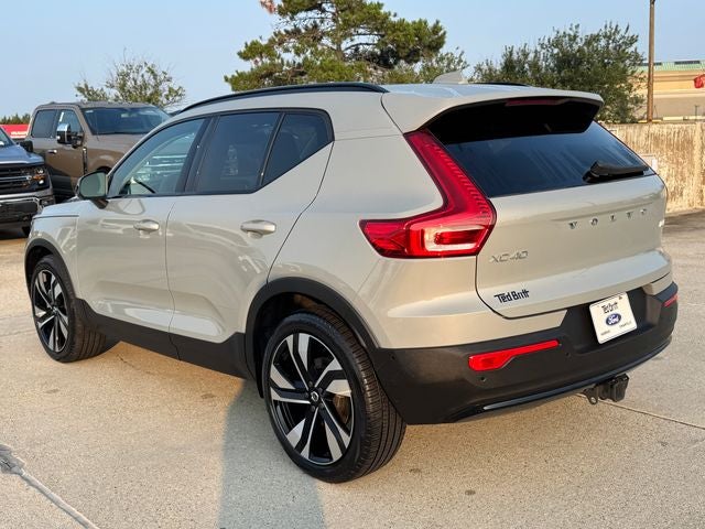 2025 Volvo XC40 B5 Ultra Dark Theme | 360 Camera | Pilot Assist | One Owner