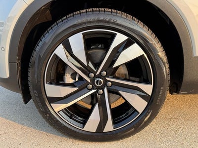 2025 Volvo XC40 B5 Ultra Dark Theme | 360 Camera | Pilot Assist | One Owner