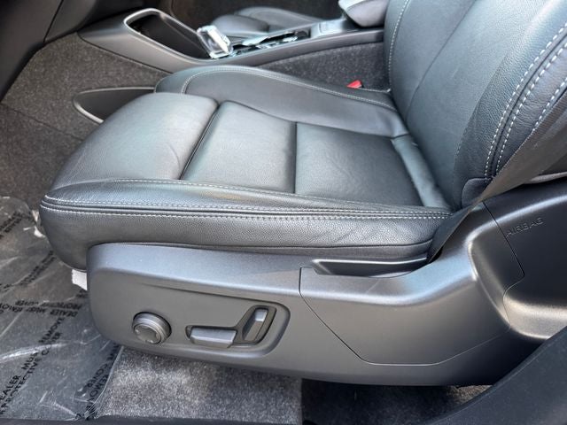 2025 Volvo XC40 B5 Ultra Dark Theme | 360 Camera | Pilot Assist | One Owner