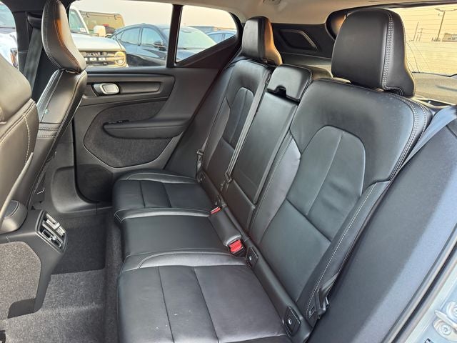 2025 Volvo XC40 B5 Ultra Dark Theme | 360 Camera | Pilot Assist | One Owner