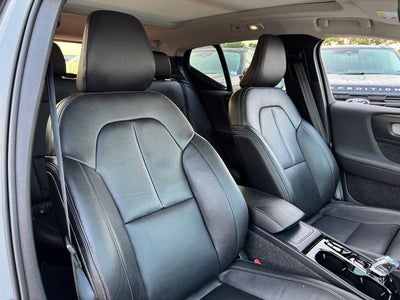2025 Volvo XC40 B5 Ultra Dark Theme | 360 Camera | Pilot Assist | One Owner