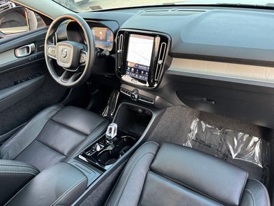 2025 Volvo XC40 B5 Ultra Dark Theme | 360 Camera | Pilot Assist | One Owner