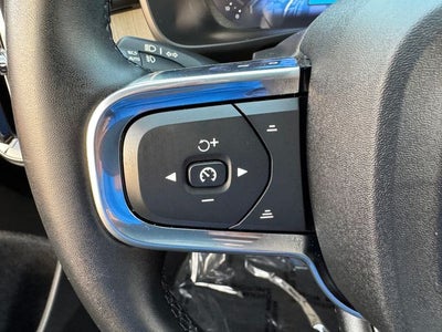 2025 Volvo XC40 B5 Ultra Dark Theme | 360 Camera | Pilot Assist | One Owner