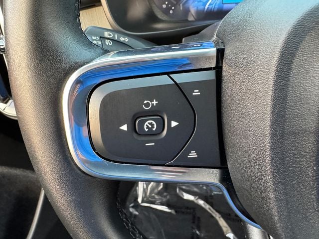 2025 Volvo XC40 B5 Ultra Dark Theme | 360 Camera | Pilot Assist | One Owner