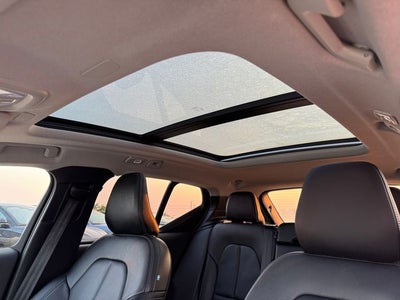 2025 Volvo XC40 B5 Ultra Dark Theme | 360 Camera | Pilot Assist | One Owner