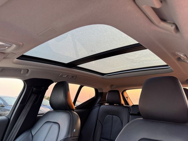 2025 Volvo XC40 B5 Ultra Dark Theme | 360 Camera | Pilot Assist | One Owner