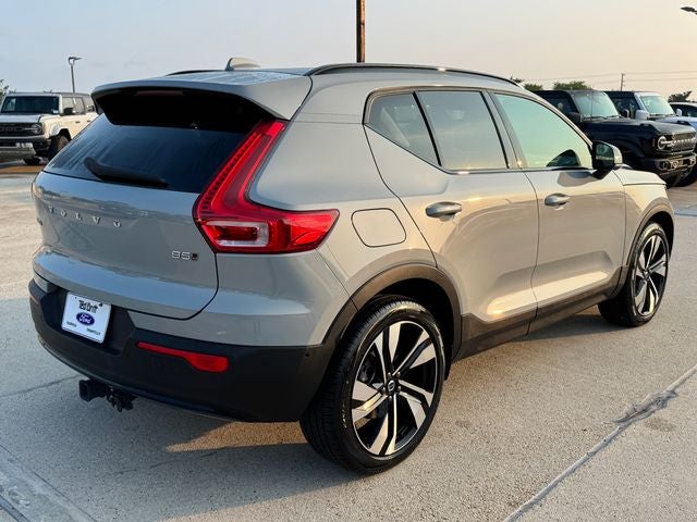 2025 Volvo XC40 B5 Ultra Dark Theme | 360 Camera | Pilot Assist | One Owner