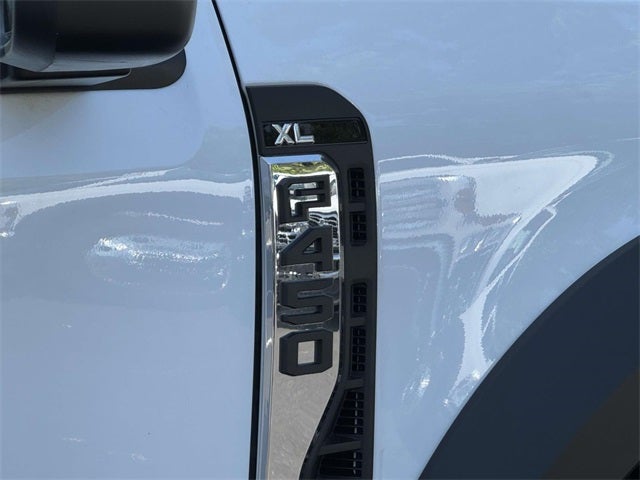 2025 Ford F-450 Super Duty Chassis Cab XL