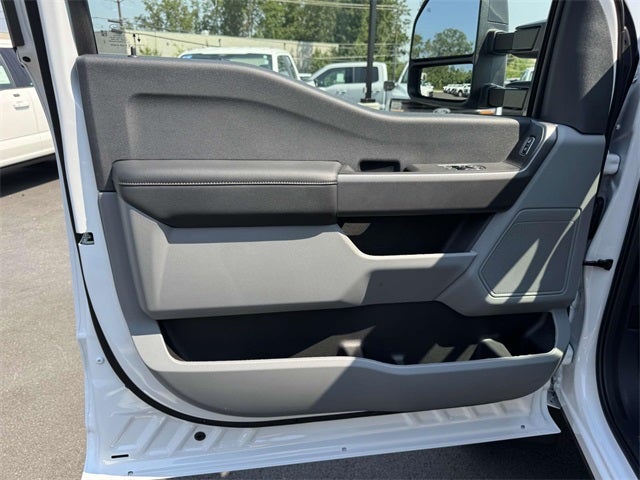 2025 Ford F-600SD XLT