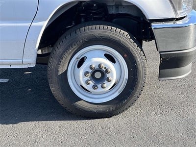 2025 Ford E-350SD Base Cutaway