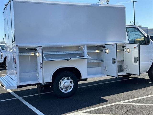 2025 Ford E-350SD Base Cutaway