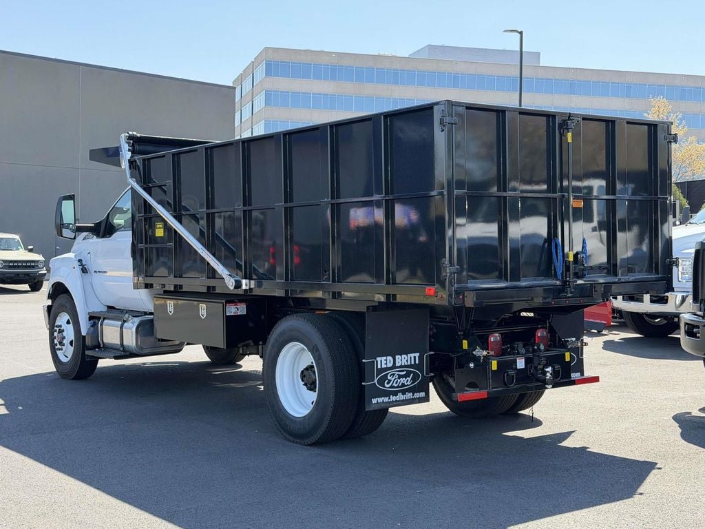 2027 Ford F-750SD Base