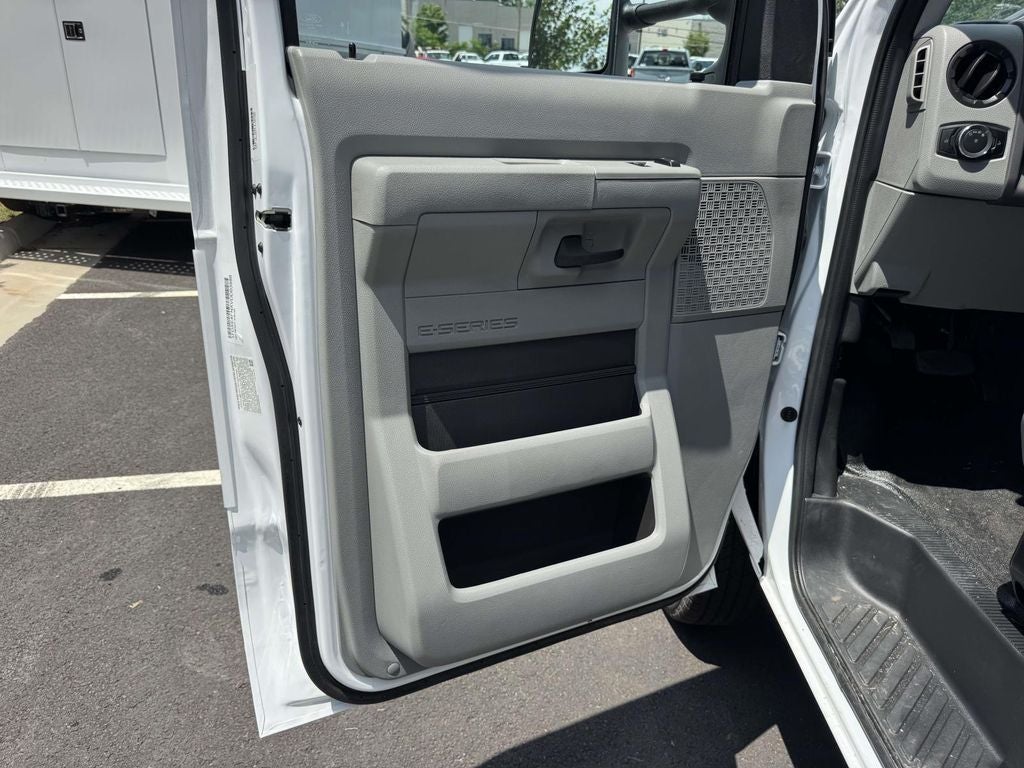 2027 Ford E-450SD Base