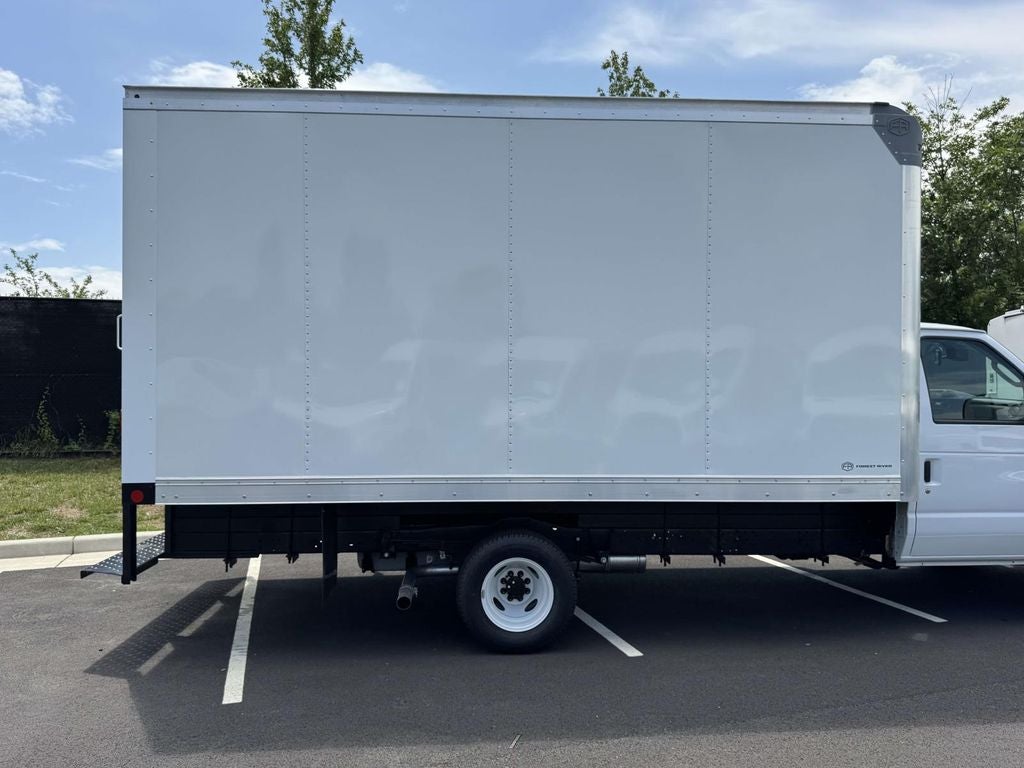2027 Ford E-450SD Base