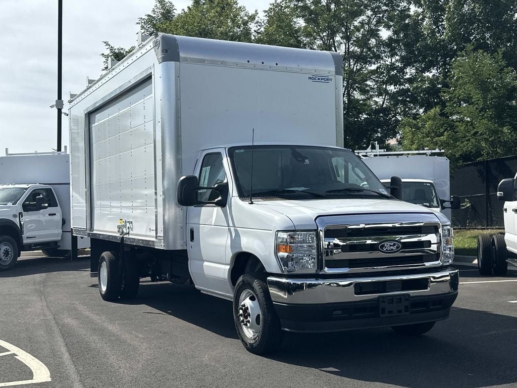 2027 Ford E-450SD Base