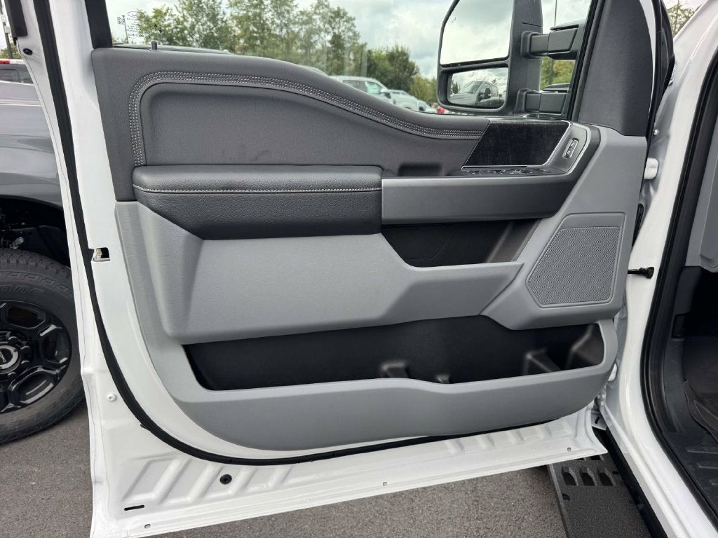 2027 Ford F-350SD XLT