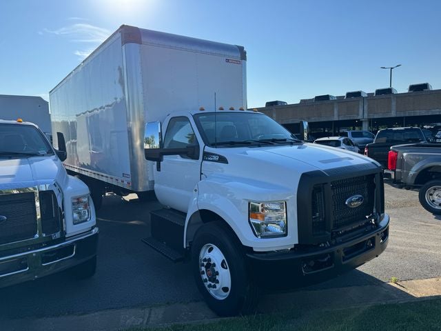 2027 Ford F-750SD Base