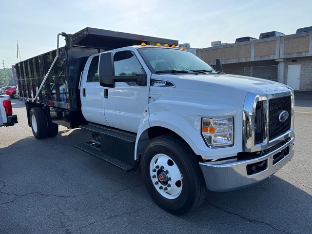 2027 Ford F-750SD Base