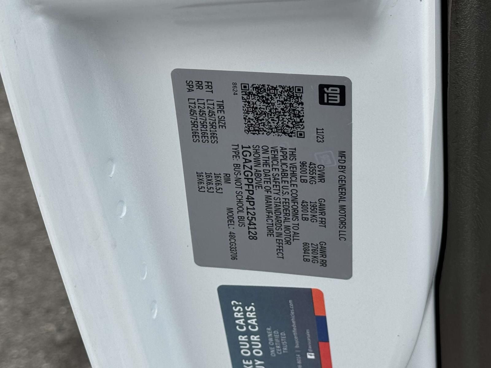 2023 Chevrolet Express 3500 LT Passenger