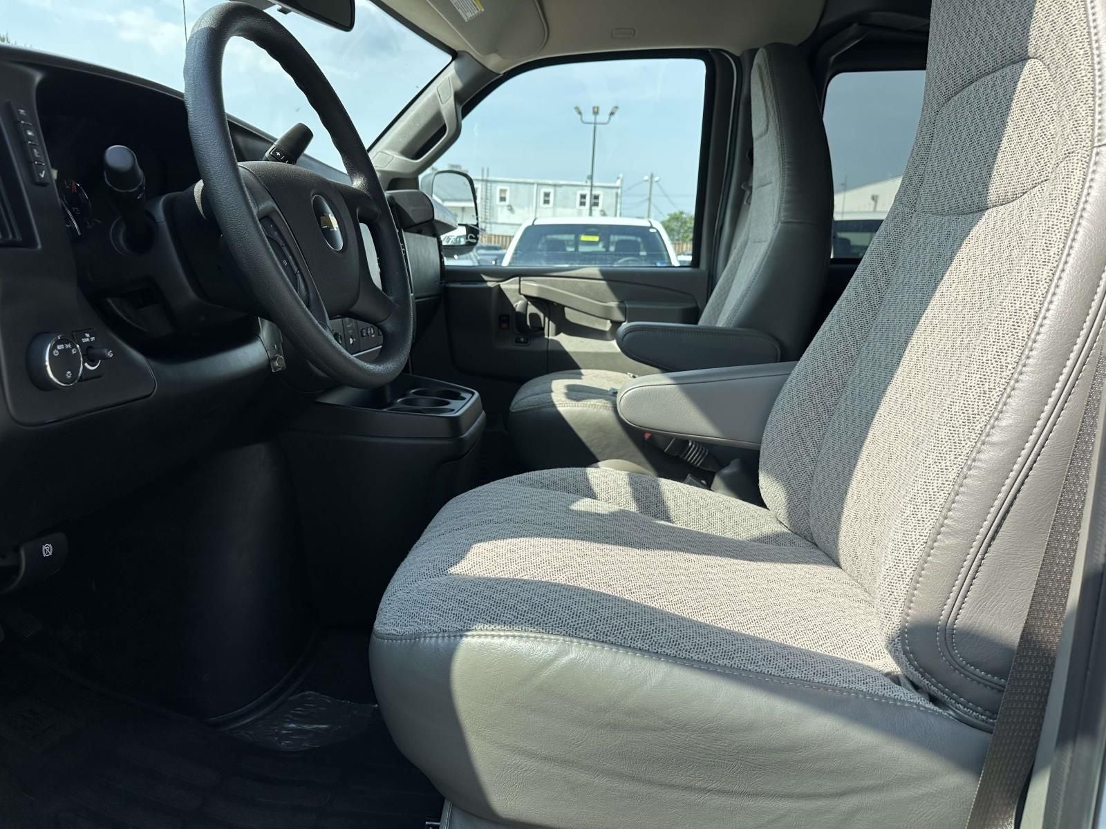 2025 Chevrolet Express 3500 LT Passenger