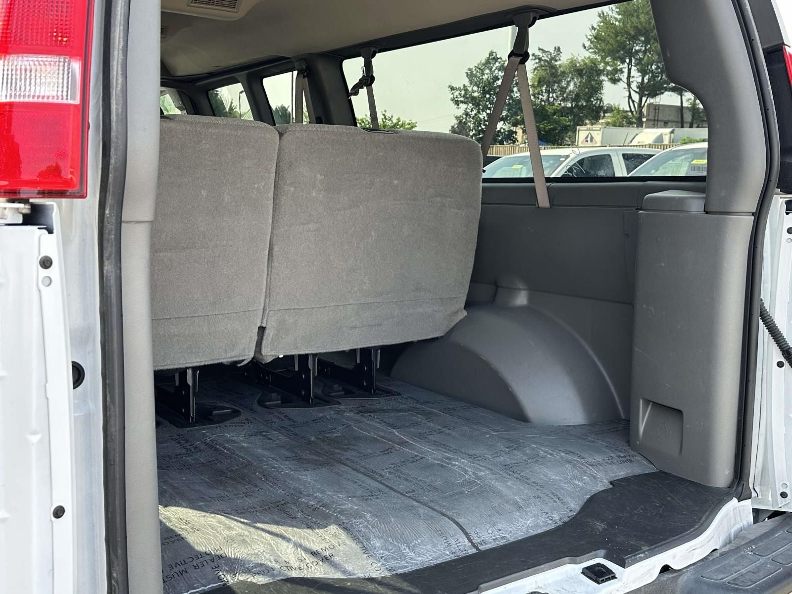 2025 Chevrolet Express 3500 LT Passenger