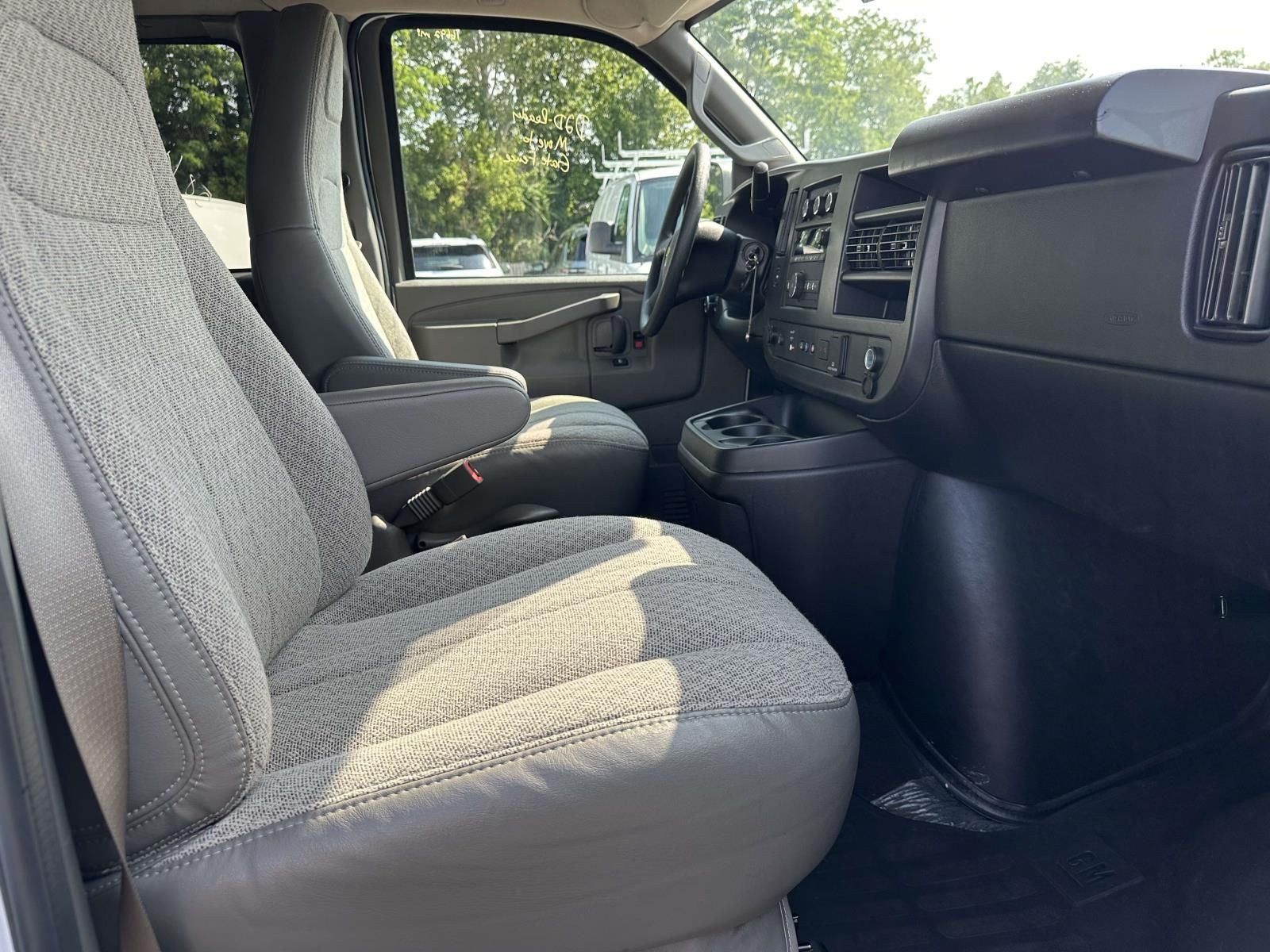 2025 Chevrolet Express 3500 LT Passenger