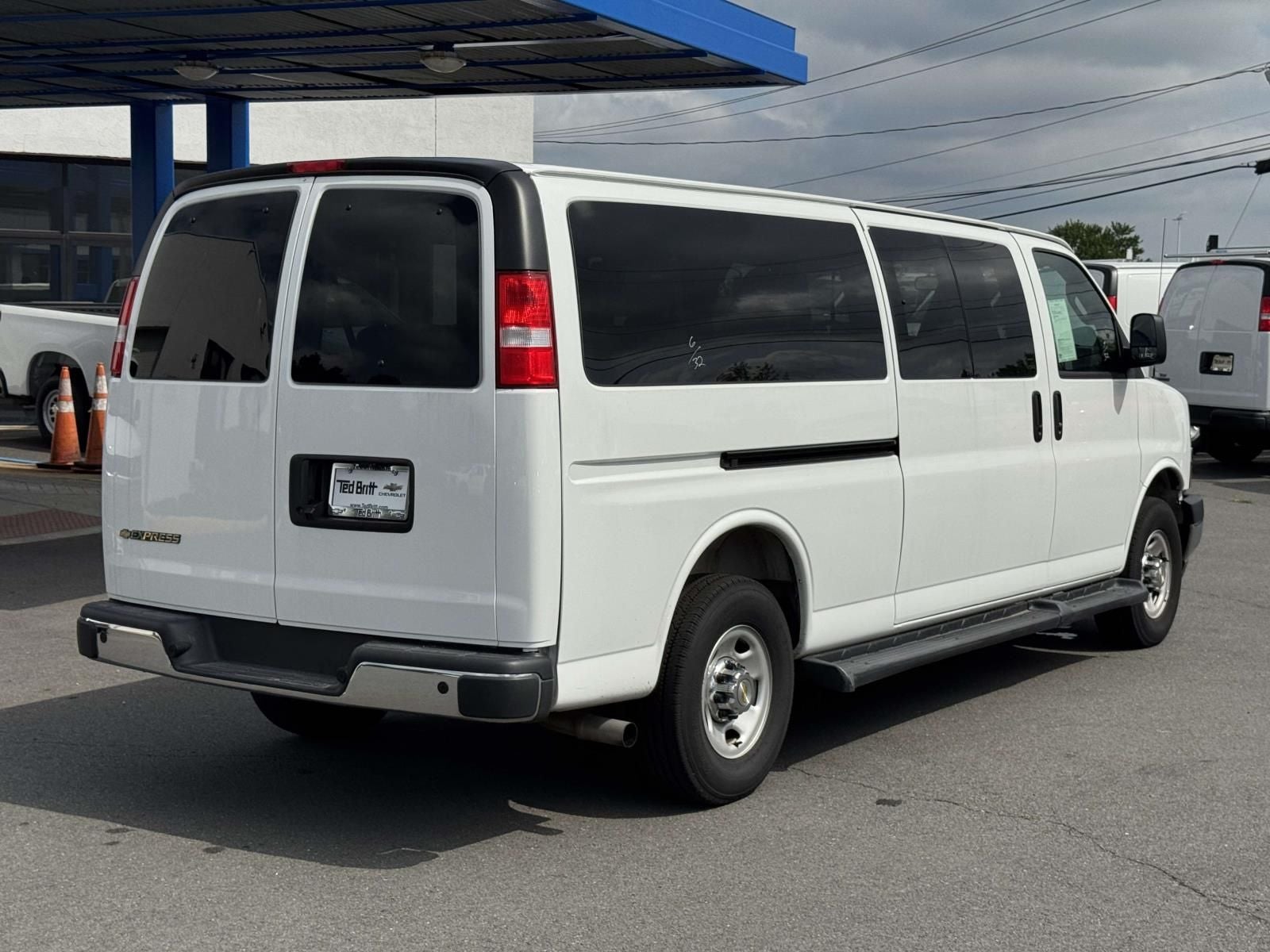 2025 Chevrolet Express 3500 LT Passenger