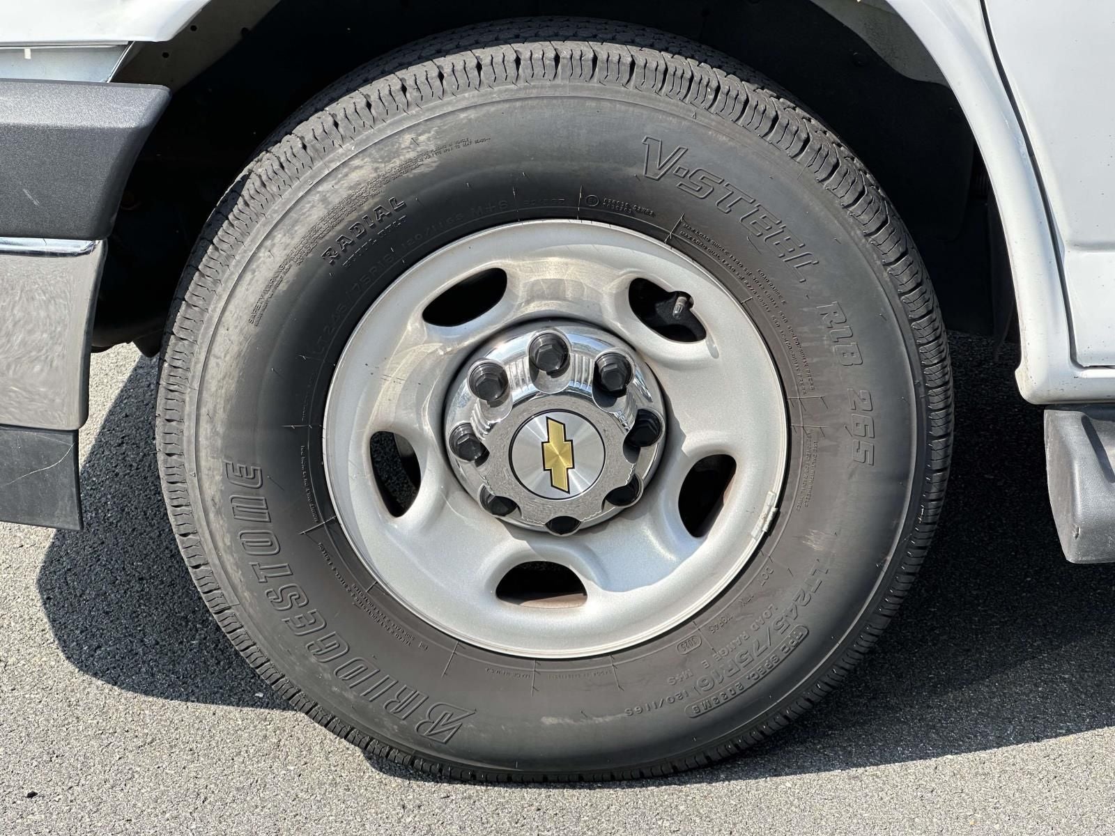 2025 Chevrolet Express 3500 LT Passenger