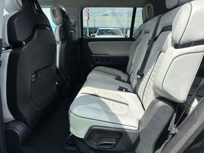 2023 Rivian R1S Adventure