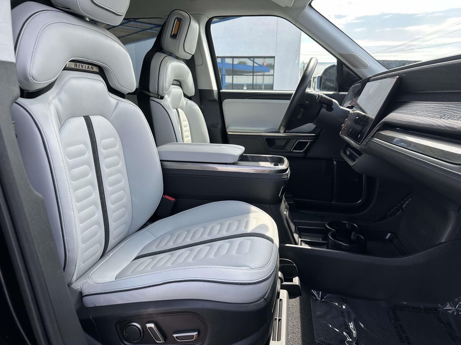 2023 Rivian R1S Adventure