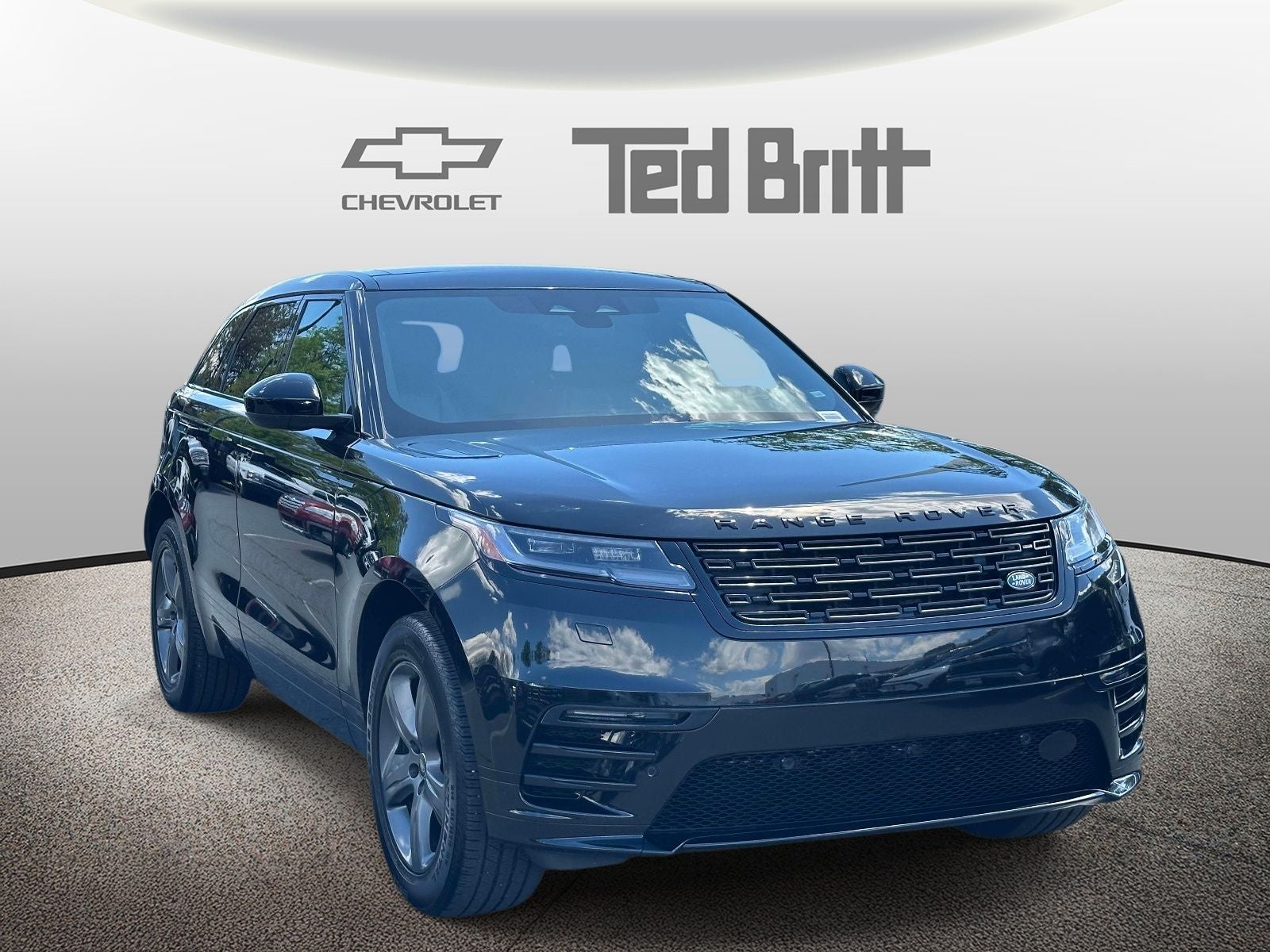 2025 Land Rover Range Rover Velar Dynamic SE