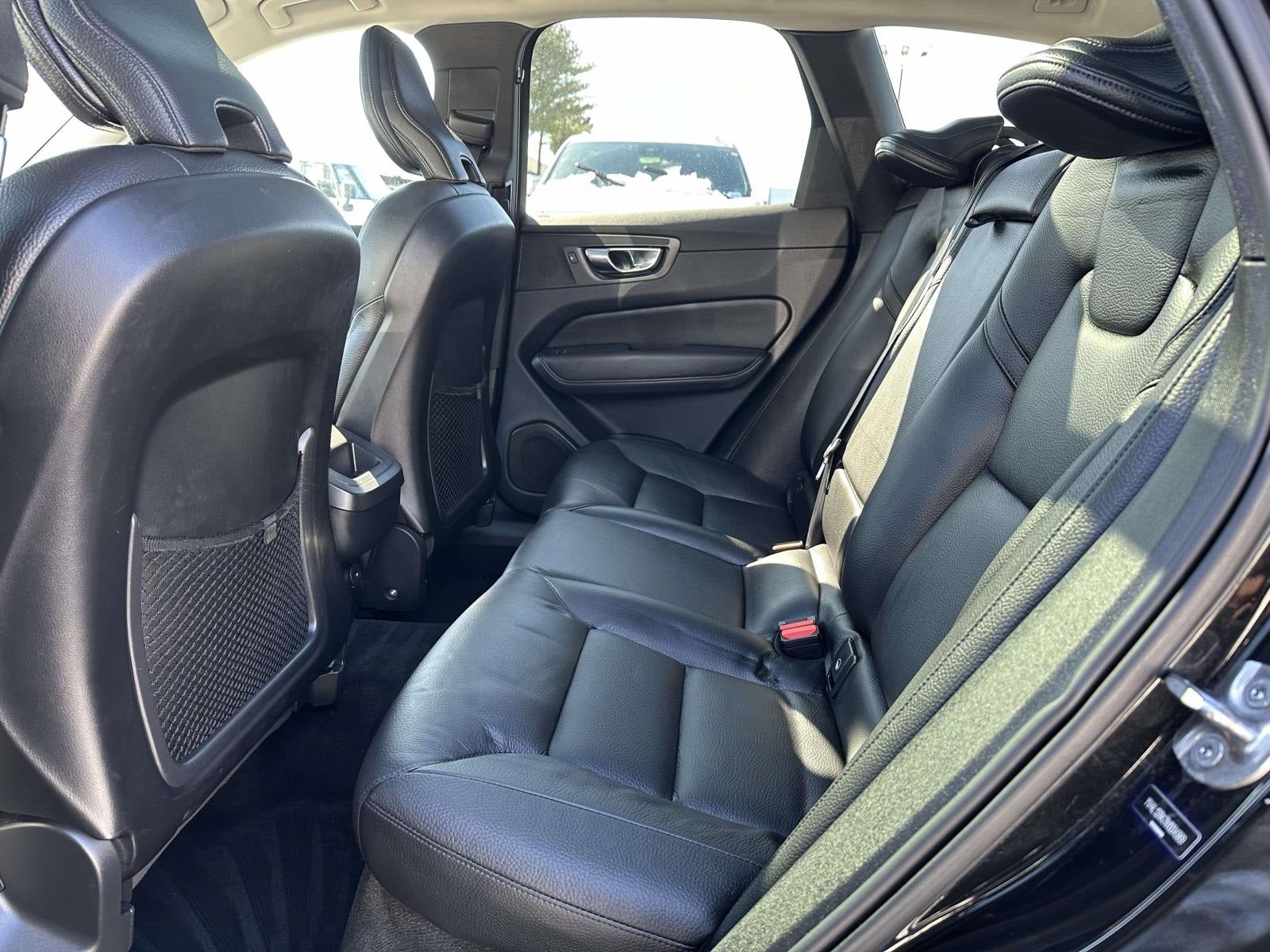 2022 Volvo XC60 B5 Momentum